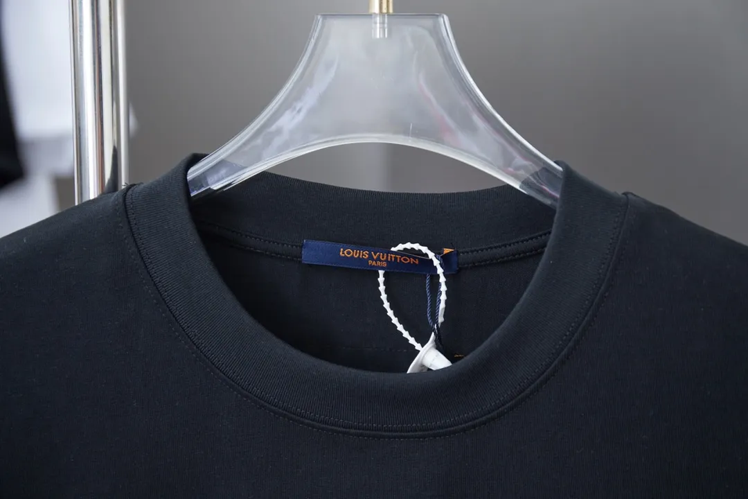 🅿️190 1V 25SS early spring new style Toothbrush embroidered logo short sleeves Light luxury essential item for daily commuting for men and women Correct version Welcome to compare Detailed features · 320g 100% pure cotton double yarn jersey fabric · Custom dyed in the same vat, special thickened 32 pieces double-strand 1X1 thread · Imported Tajima machine machine embroidery, toothbrush embroidered logo embroidery pattern + three-dimensional burnt flowers · Double-needle sewing and cross-seam technology · Original main mark, washed tag, brand moisture-proof paper packaging Color: black/white/pink Size: S/M/L/XLI